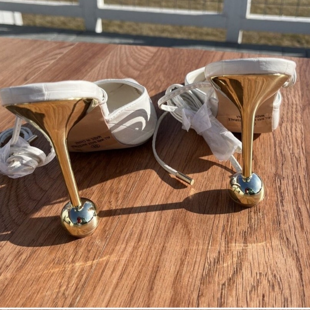 Fashion Nova Rosala White Wrap Up  Ankle with Gold Heel Women's Size 8.5  NWT - Picture 3 of 7